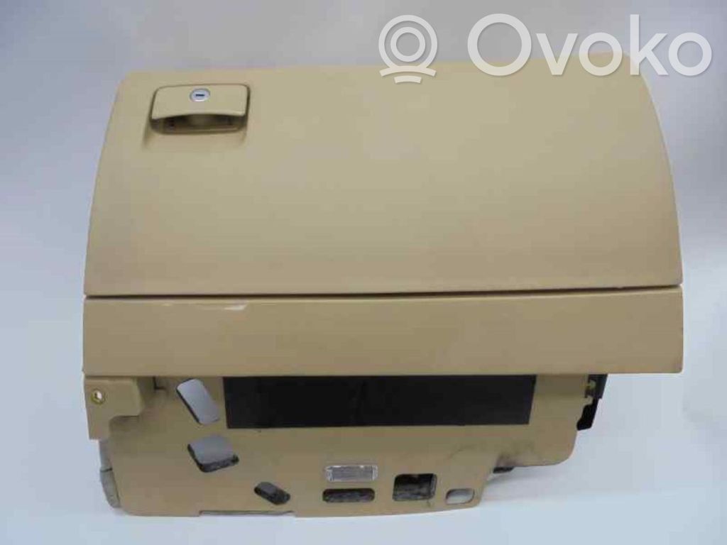 Glove box   4E1858134D