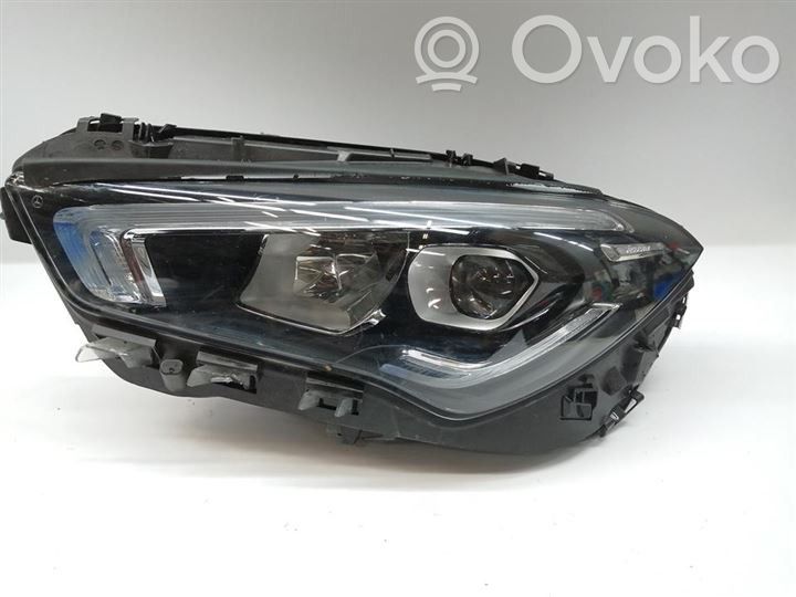 Mercedes-Benz CLA C118 X118 Phare frontale 