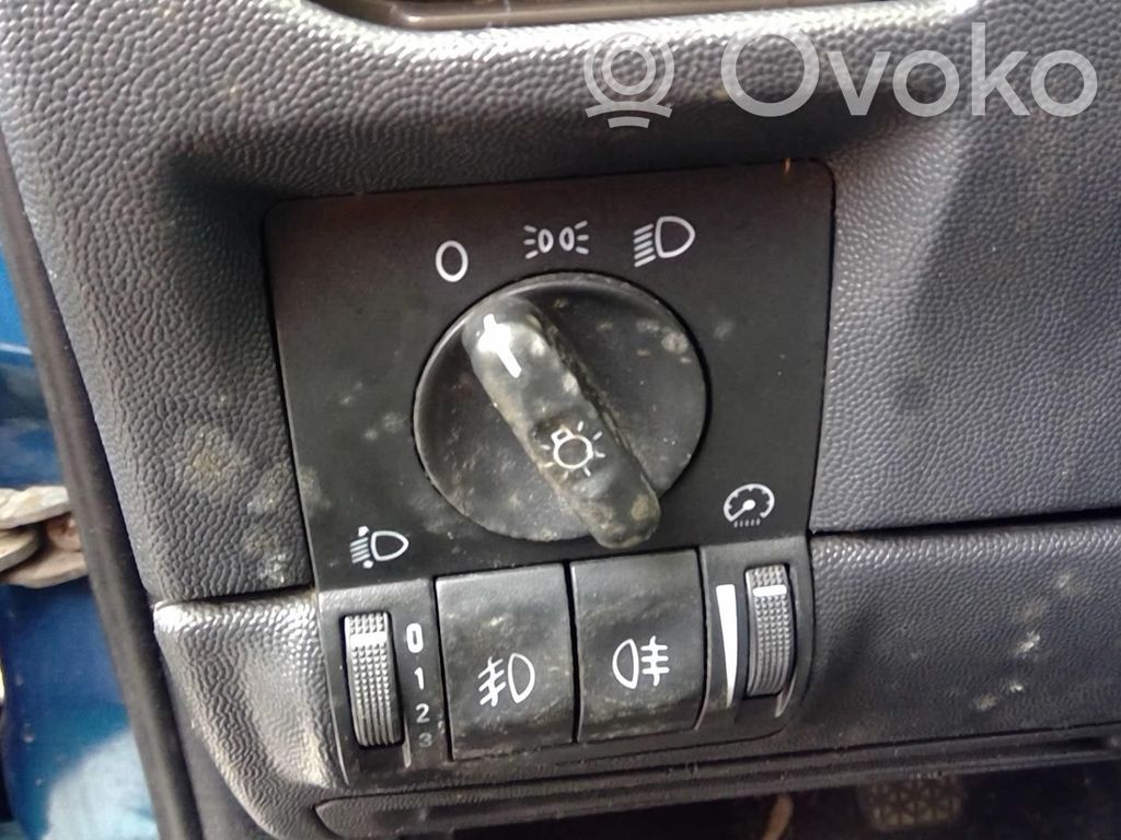Light switch   9138121