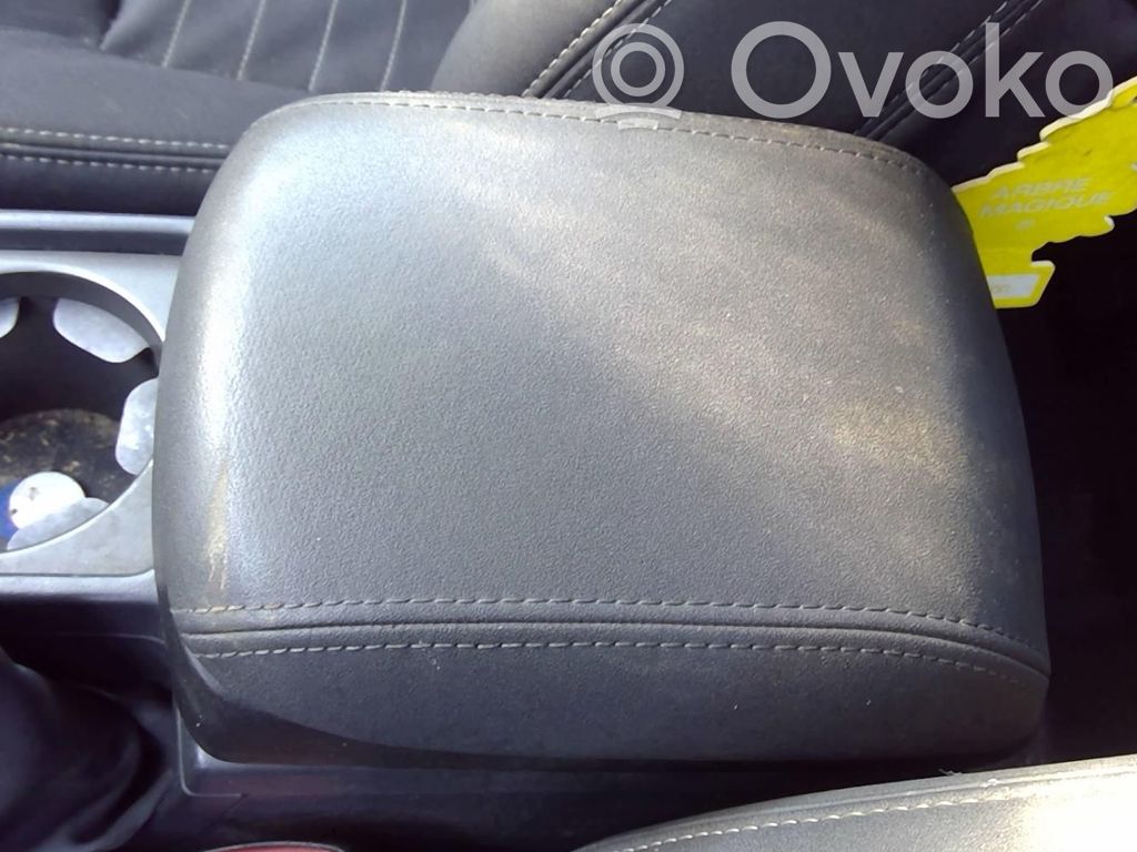 Volvo V50 Reposabrazos 