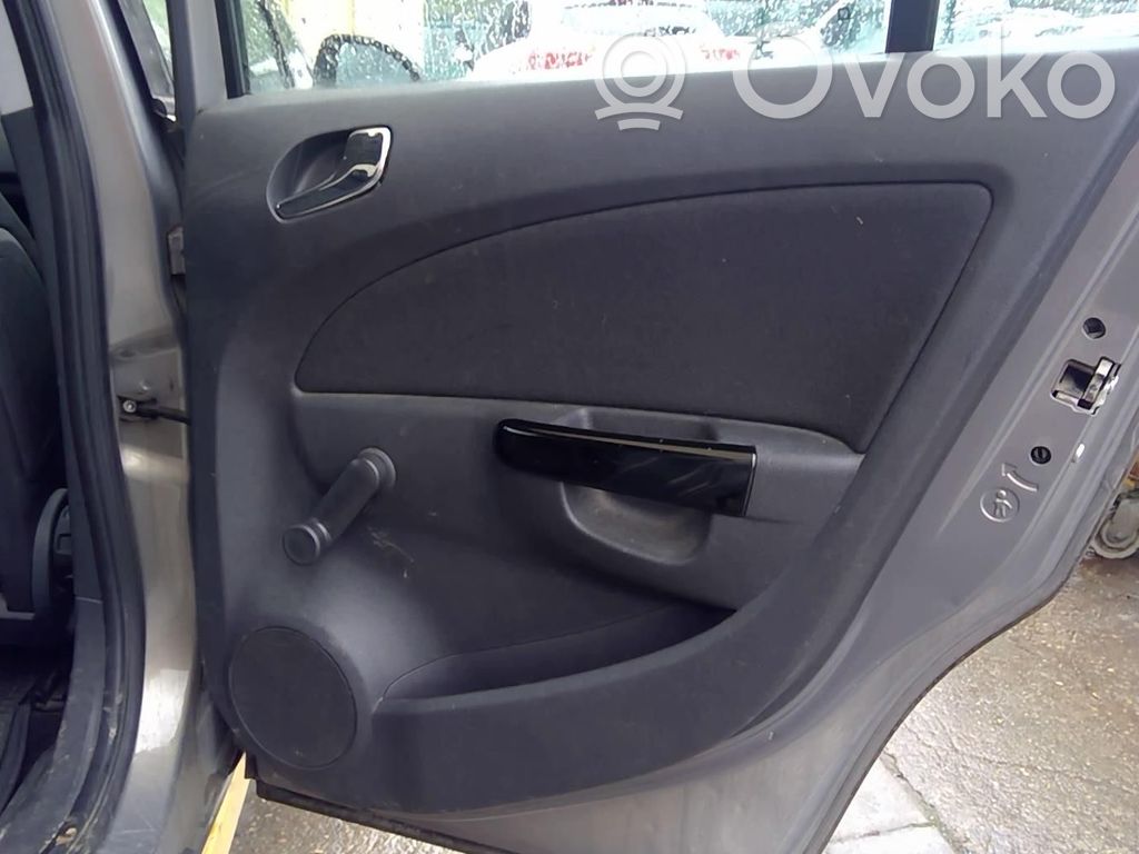 Opel Corsa D Apšuvums aizmugurējām durvīm 