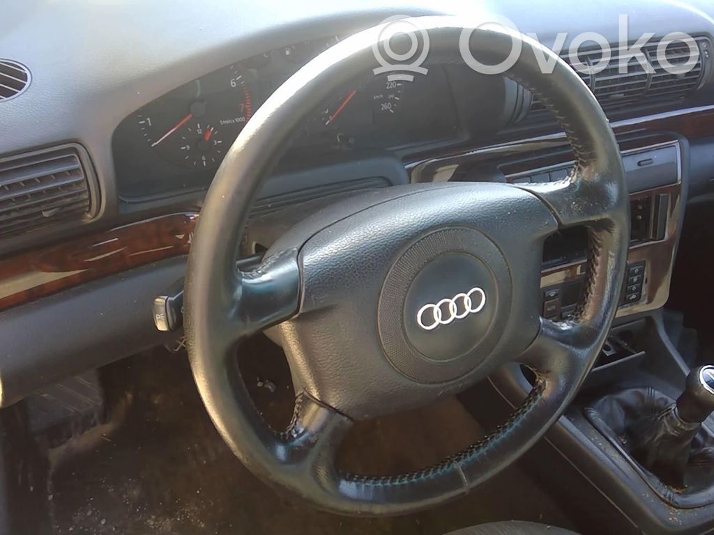 Audi A4 S4 B5 8D Ohjauspyörä 