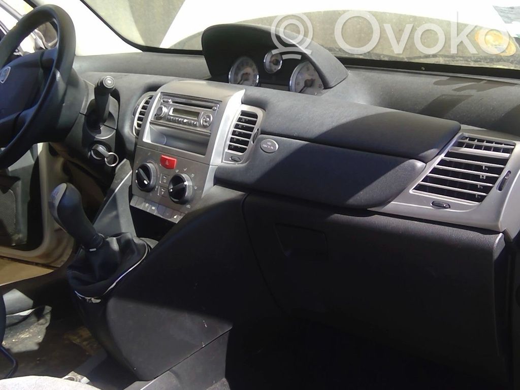 Lancia Ypsilon Panelis 