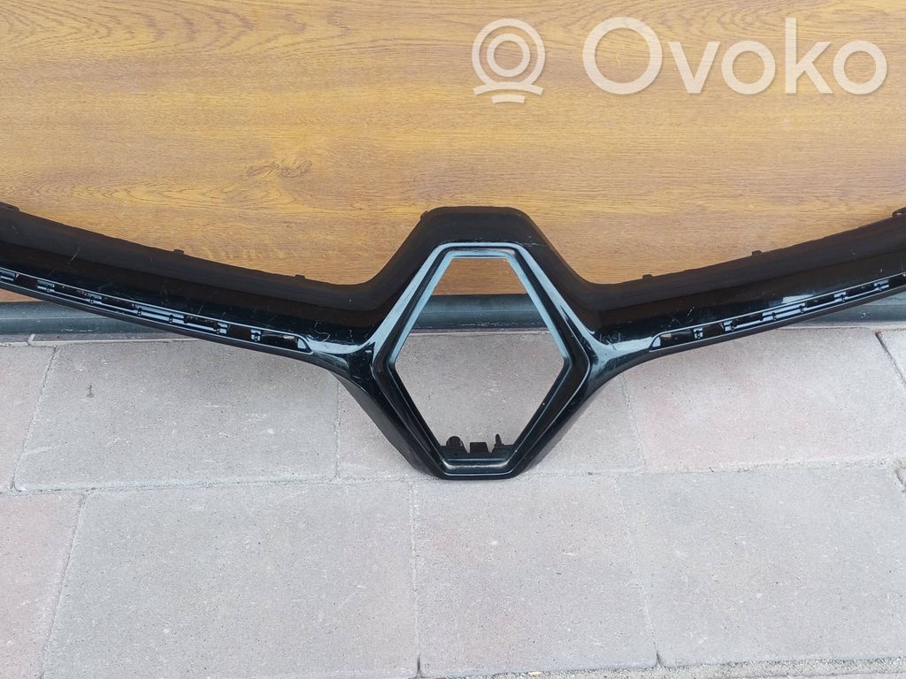 Renault Captur Front bumper upper radiator grill 