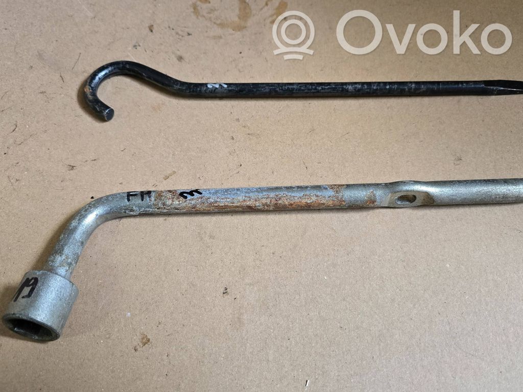 Llave de tuercas de rueda   0981600169,0982700004