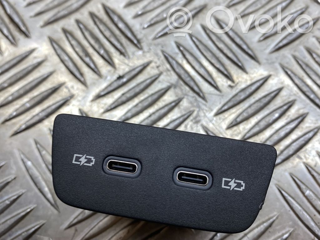 Volkswagen Golf VIII Enchufe conector USB 