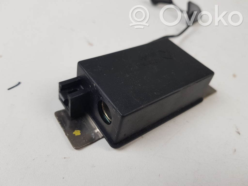 Chrysler Pacifica Antenna control unit 