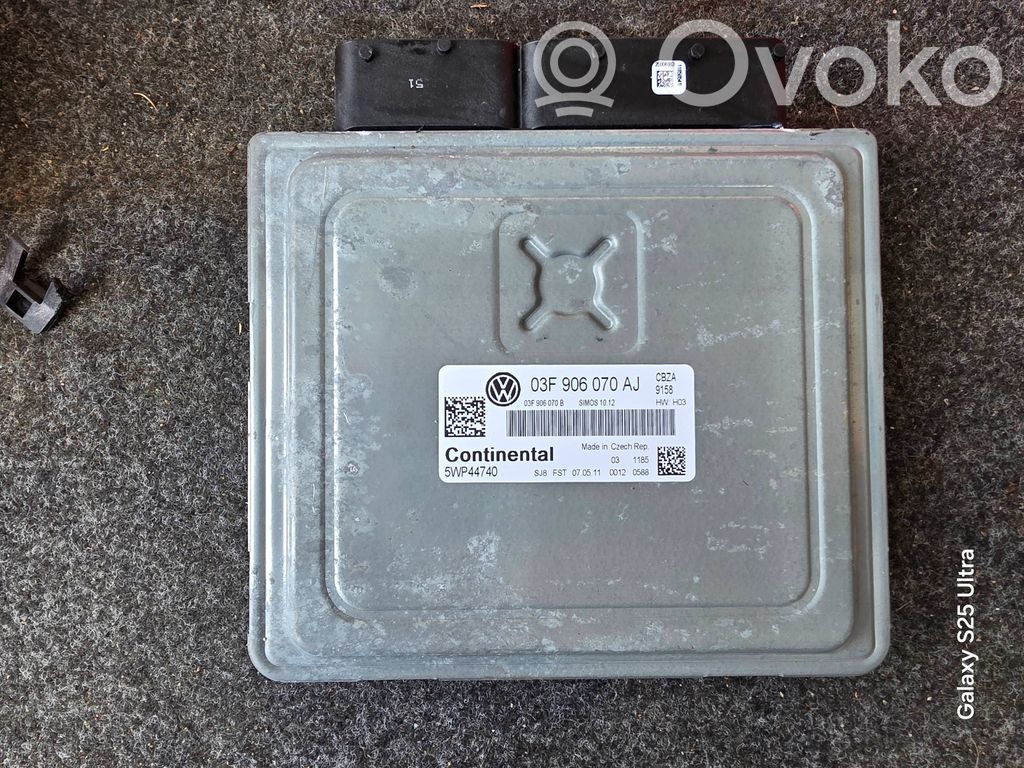 Volkswagen Golf VI Engine control unit/module 