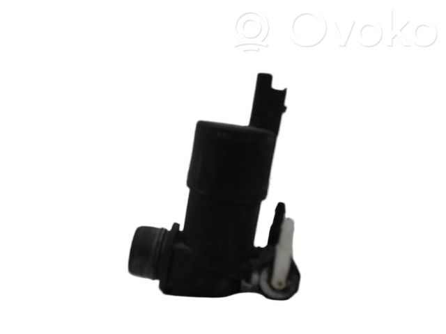 Windscreen/windshield washer pump   643475,0000643475,0000643492,04408575,04410722,116925,1298500100,150059210,150059310,15SKV013,190361,20126,289200004R,28920BU010,33215,4408575,4410722,55126,6001549443,6001549444,643460,643470,643475,643492,643498,643770,7500126,7700428336,7700428386,7700428390,7700430078,7700436687,8200030639,8200194414,88211,88214,91160063,93160293,954600,9641553980,9643447980,9722,LG260,SP033