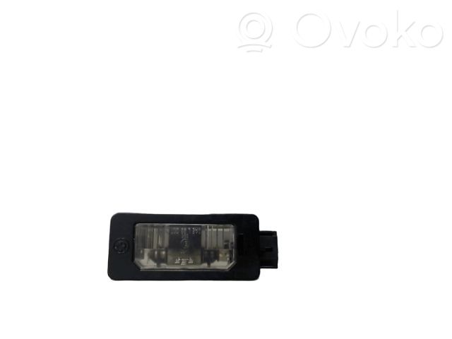 BMW 3 E90 E91 Lampa oświetlenia tylnej tablicy rejestracyjnej 