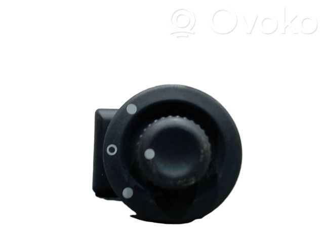 Dacia Sandero II Wing mirror switch 
