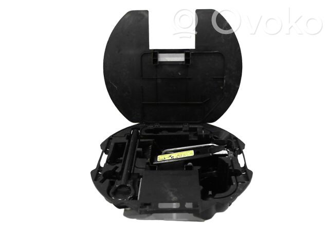 Renault Clio III Tool set 