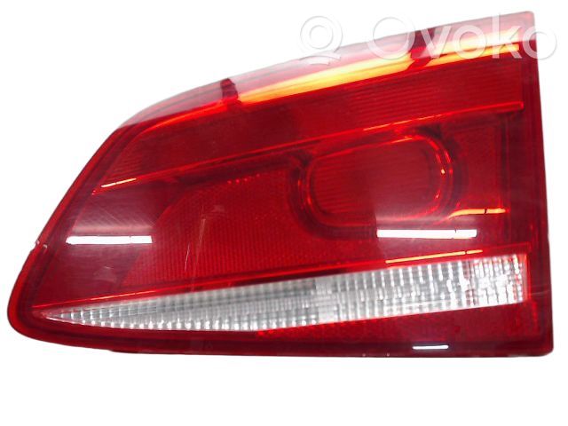 Volkswagen PASSAT B7 Lampy tylnej klapy bagażnika 