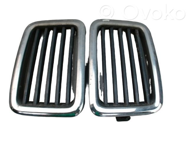 BMW 5 E28 Front bumper upper radiator grill 