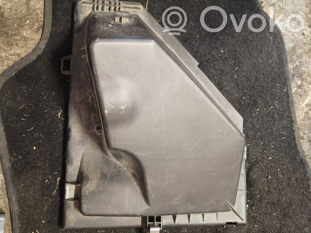 BMW 1 E81 E87 Air filter box 