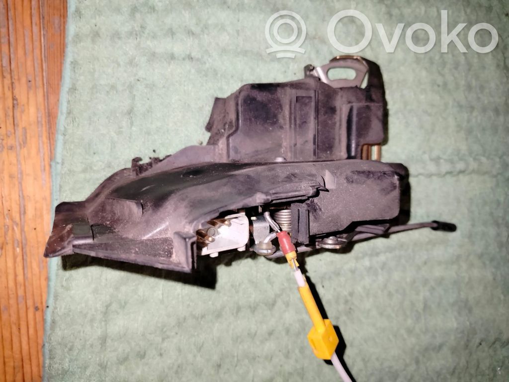 Front door lock   8235113