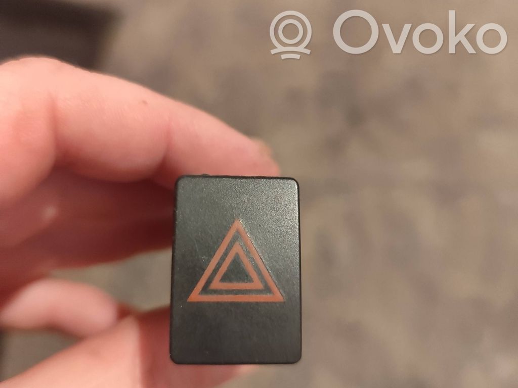 Nissan Qashqai Hazard light switch 