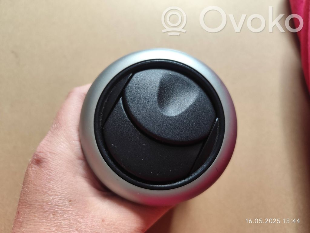 Nissan Note (E11) Sānu gaisa režģis 