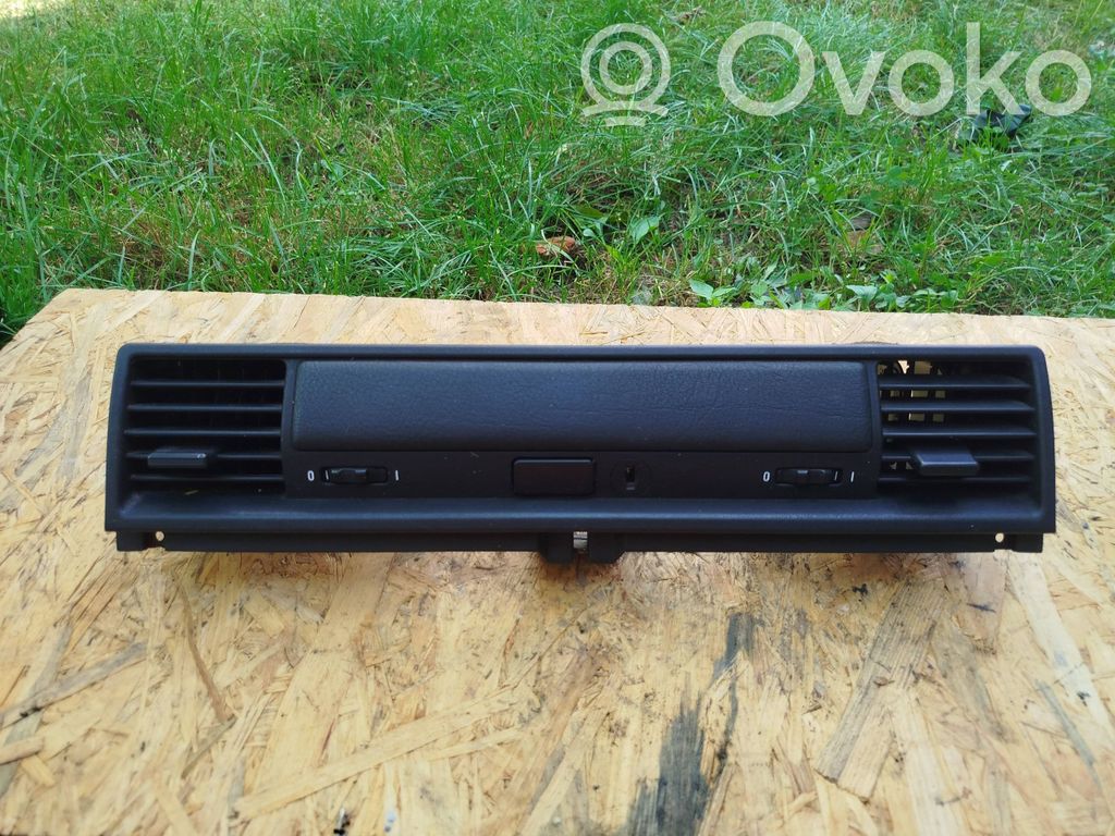BMW 3 E36 Centrinės oro grotelės 