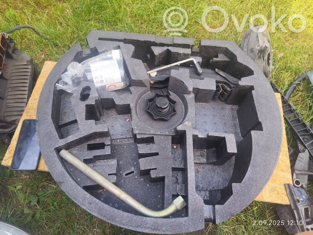 Volkswagen Golf V Skrzynka narzędziowa 