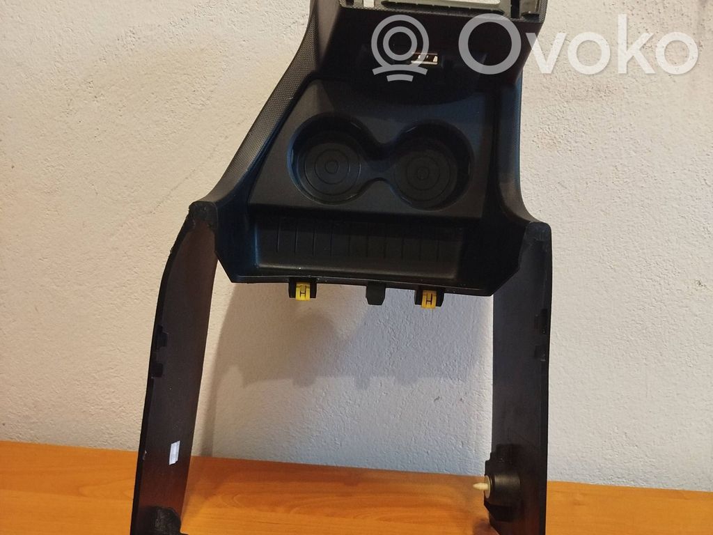 Renault Twingo III Mukiteline edessä 