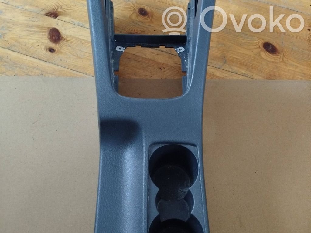 Volkswagen Golf V Center console 