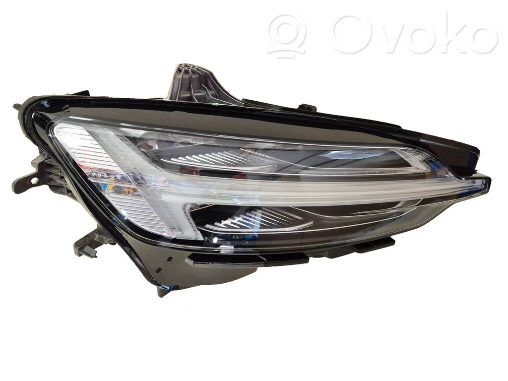 Volvo V60 Lampa przednia 