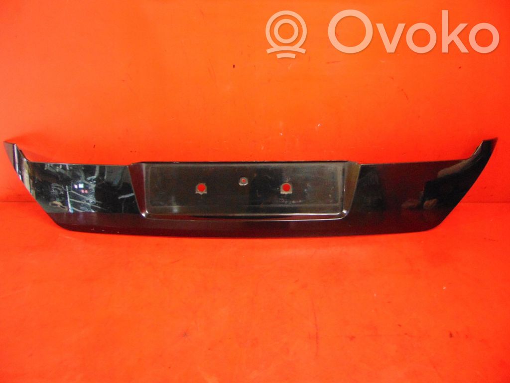 BMW 7 E65 E66 Apdaila galinio dangčio 
