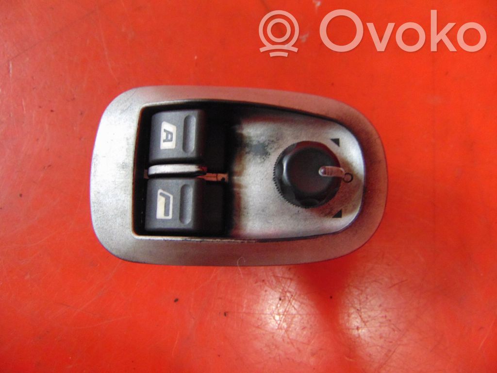 Peugeot 206+ Interruptor del elevalunas eléctrico 