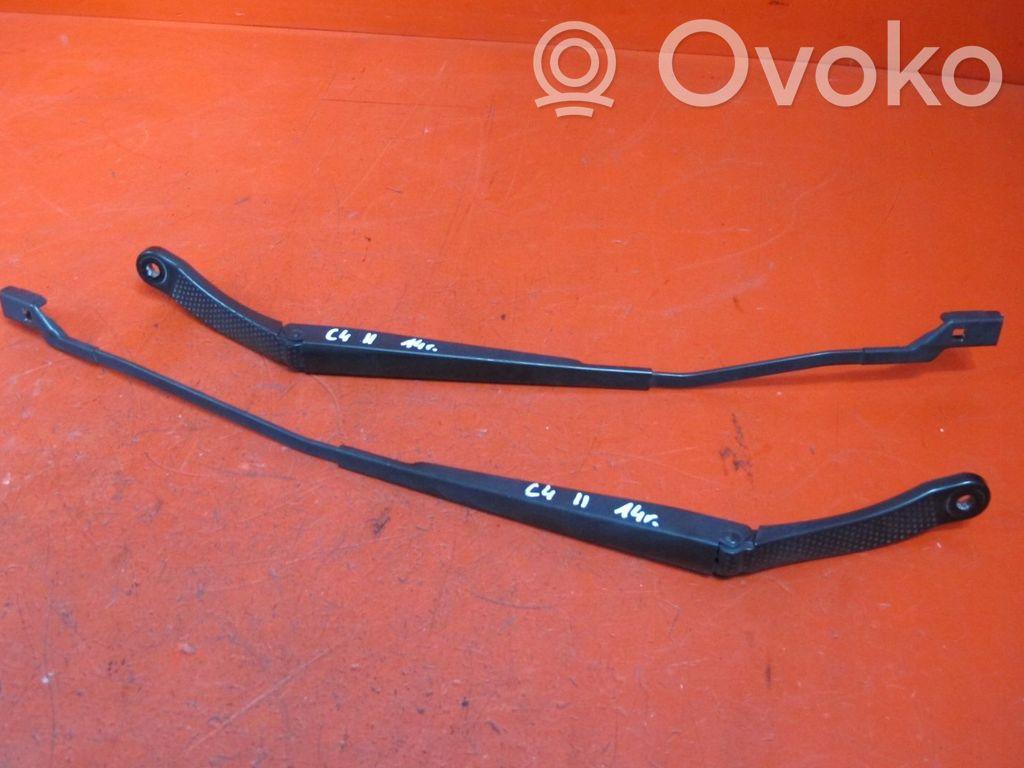 Citroen C4 II Priekinio stiklo valytuvų kojelė 