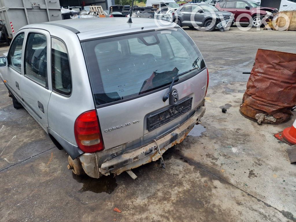 Opel Corsa B Задняя крышка (багажника) 