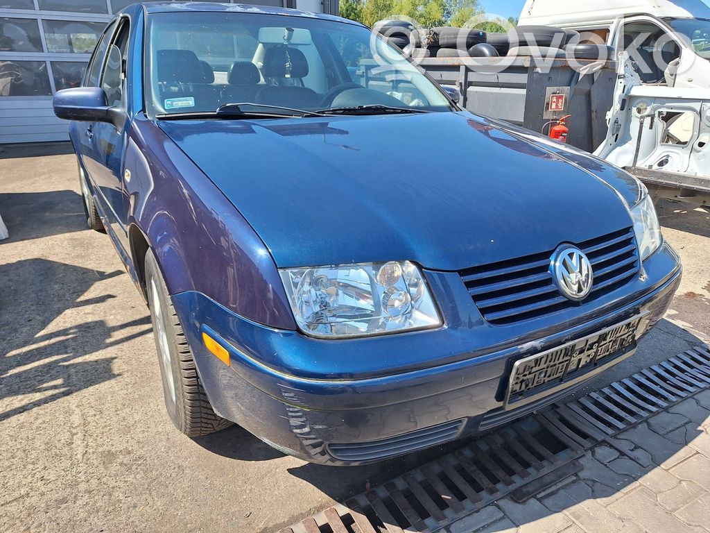 Volkswagen Jetta IV Zderzak przedni 