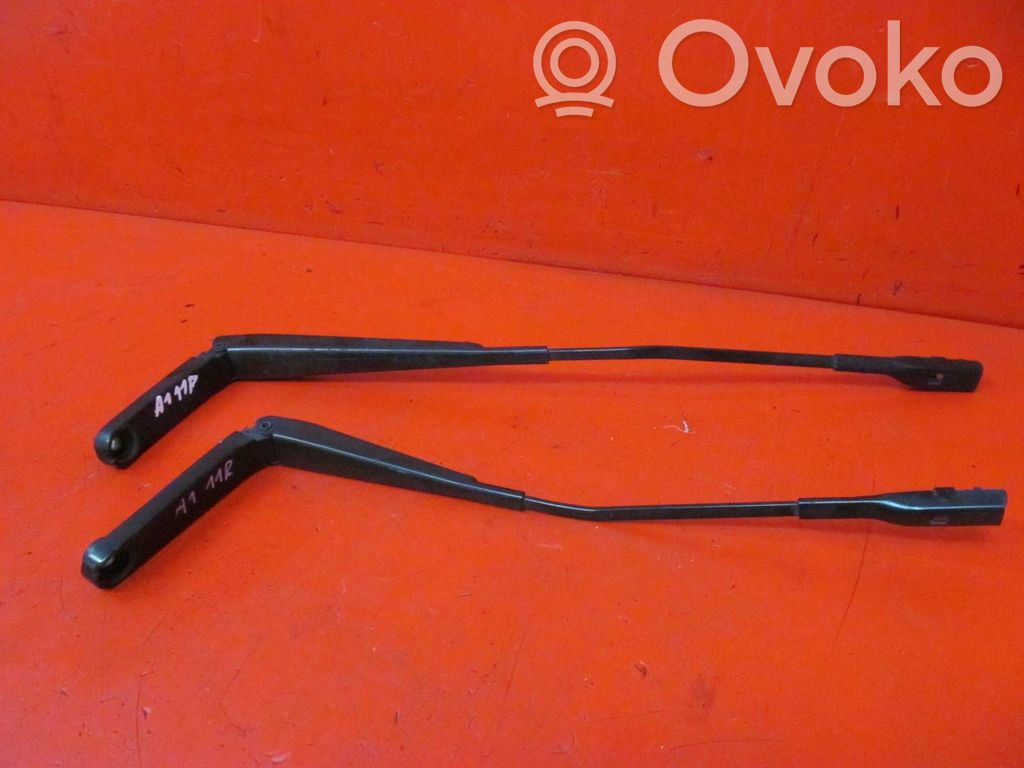 Audi A1 Front wiper blade arm 