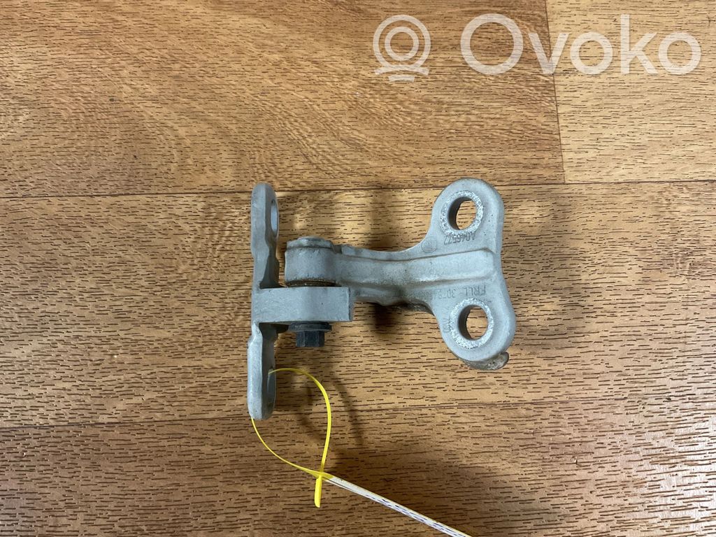 Volvo V50 Front door lower hinge 