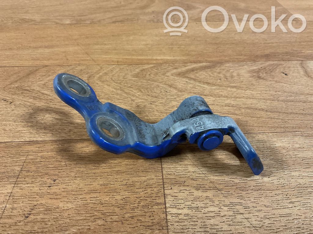 Ford Focus Front door lower hinge 