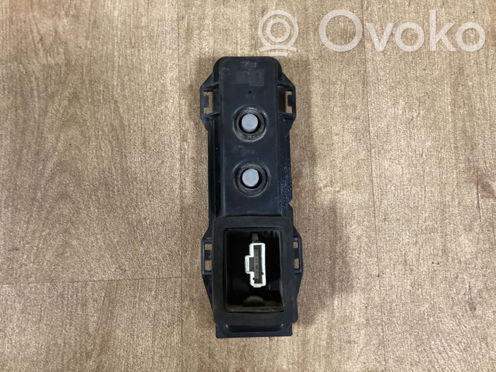 Peugeot 307 CC Cubierta del soporte de la lámpara de la luz trasera 