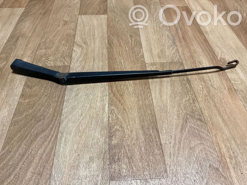 Ford Focus Priekšējā loga tīrītāja kājiņa 