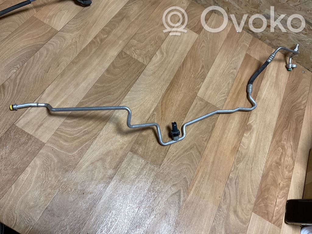 BMW 5 E60 E61 Ilmastointilaitteen putki (A/C) 