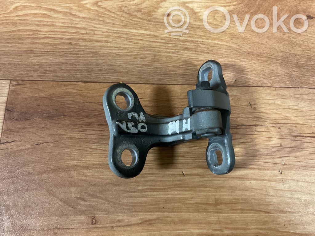 Volvo V50 Front door lower hinge 