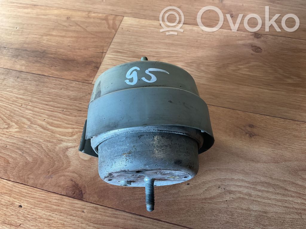 Audi A4 S4 B7 8E 8H Engine mount bracket 
