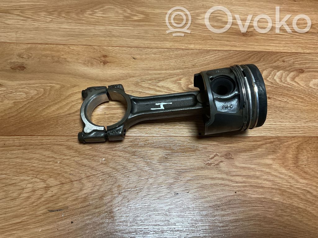 Renault Megane III Piston avec bielle 