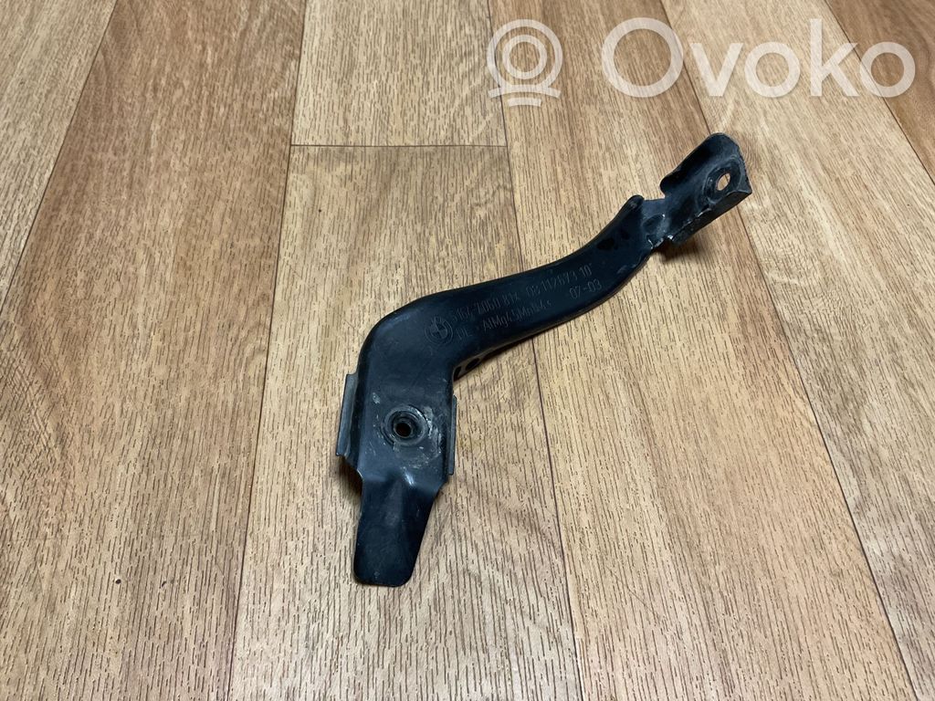 BMW 5 E60 E61 Fender mounting bracket 