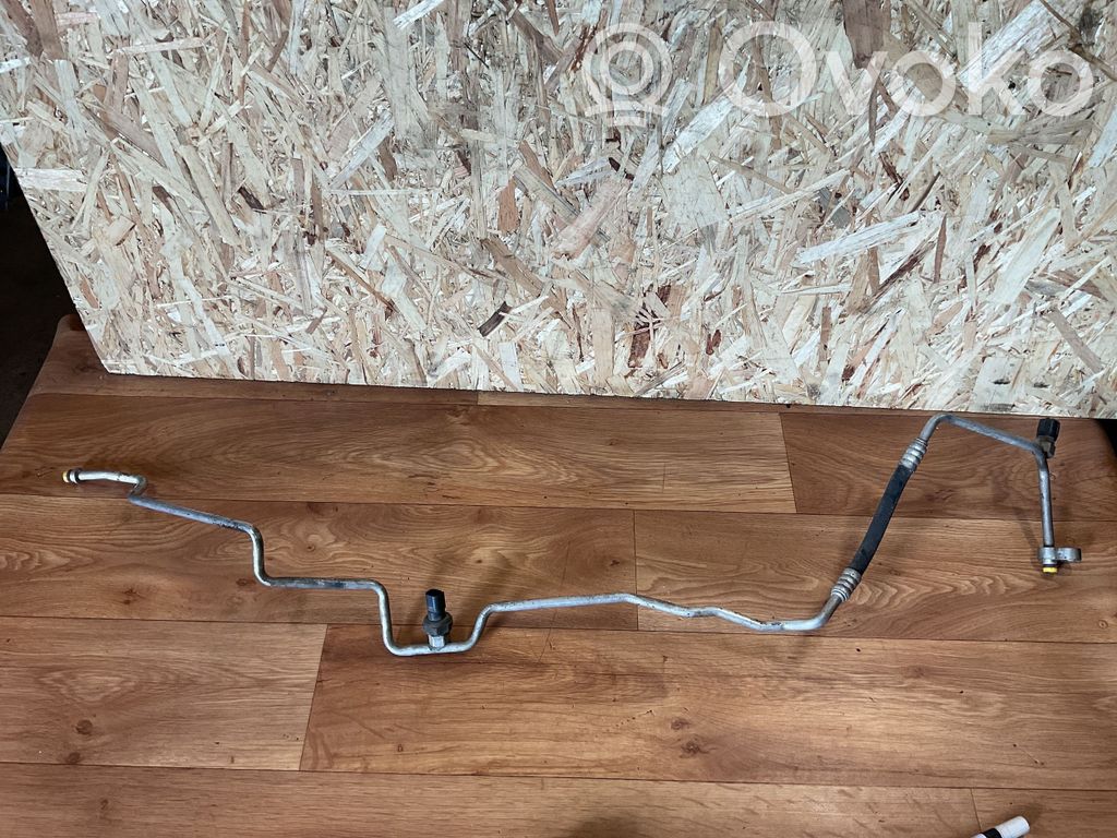 Ilmastointilaitteen putki (A/C)   499000
