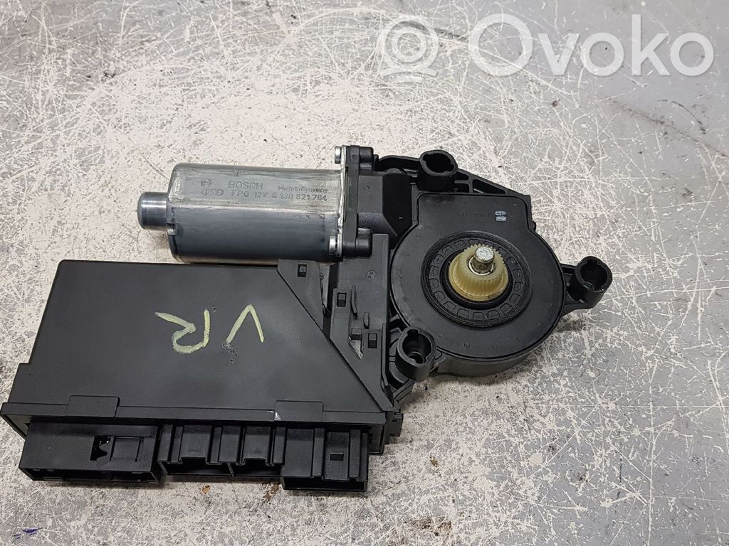Audi A4 S4 B6 8E 8H Silnik regulatora szyby drzwi przednich 