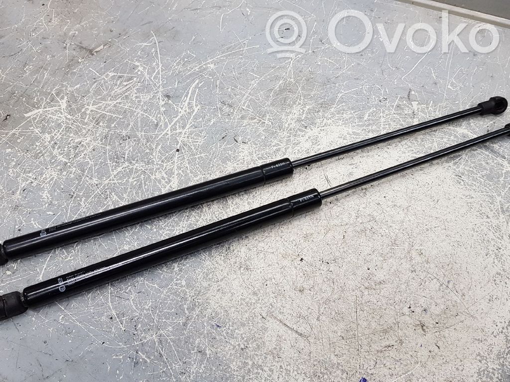 Audi A6 S6 C5 4B Amortyzator klapy tylnej bagażnika 