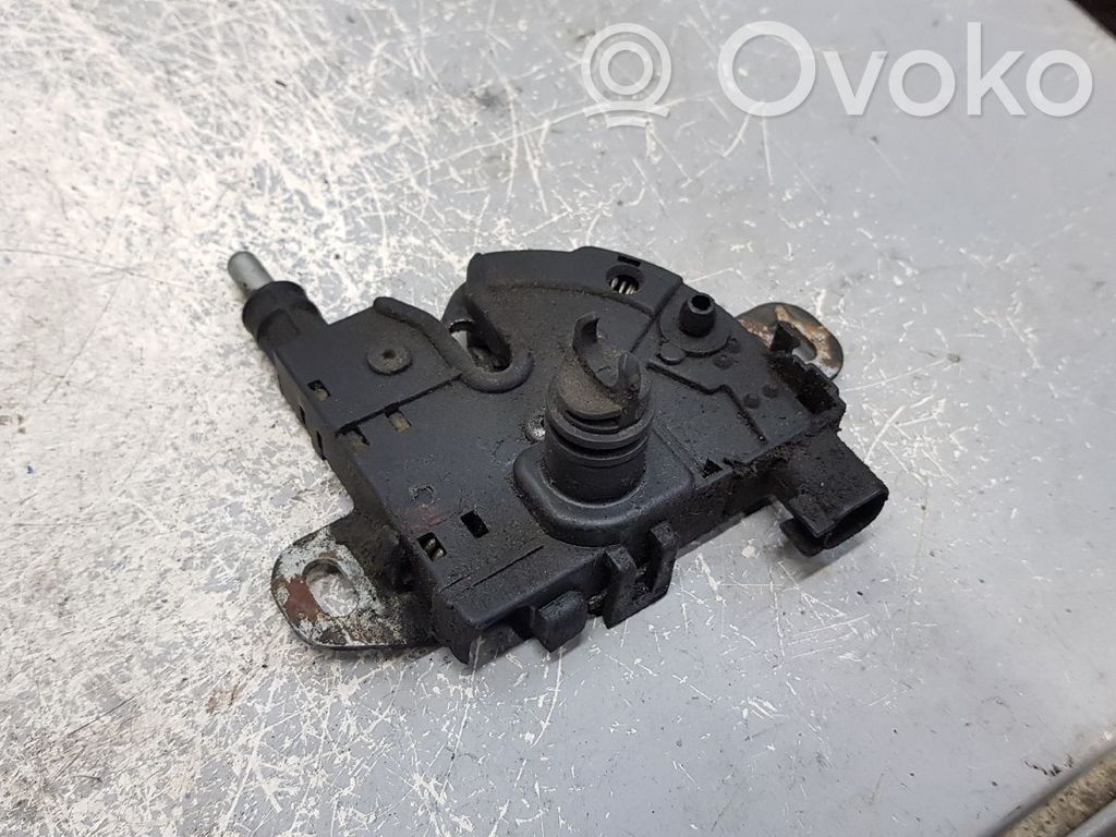Ford Focus Dzinēja pārsega slēdzene 