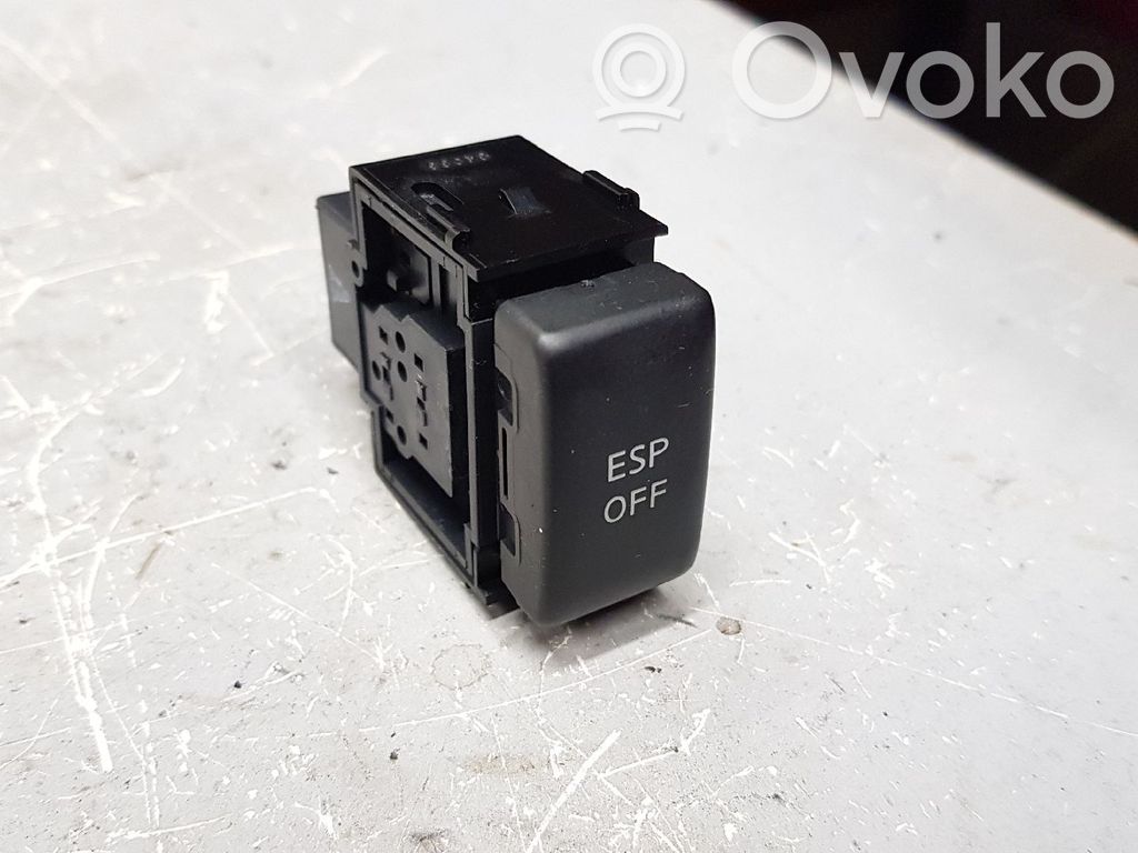 Nissan Qashqai ESP (stability program) switch 