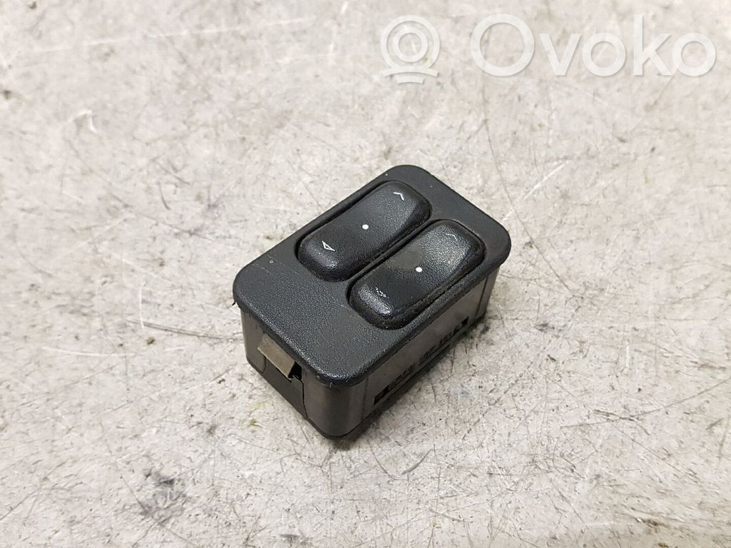 Opel Meriva A Electric window control switch 