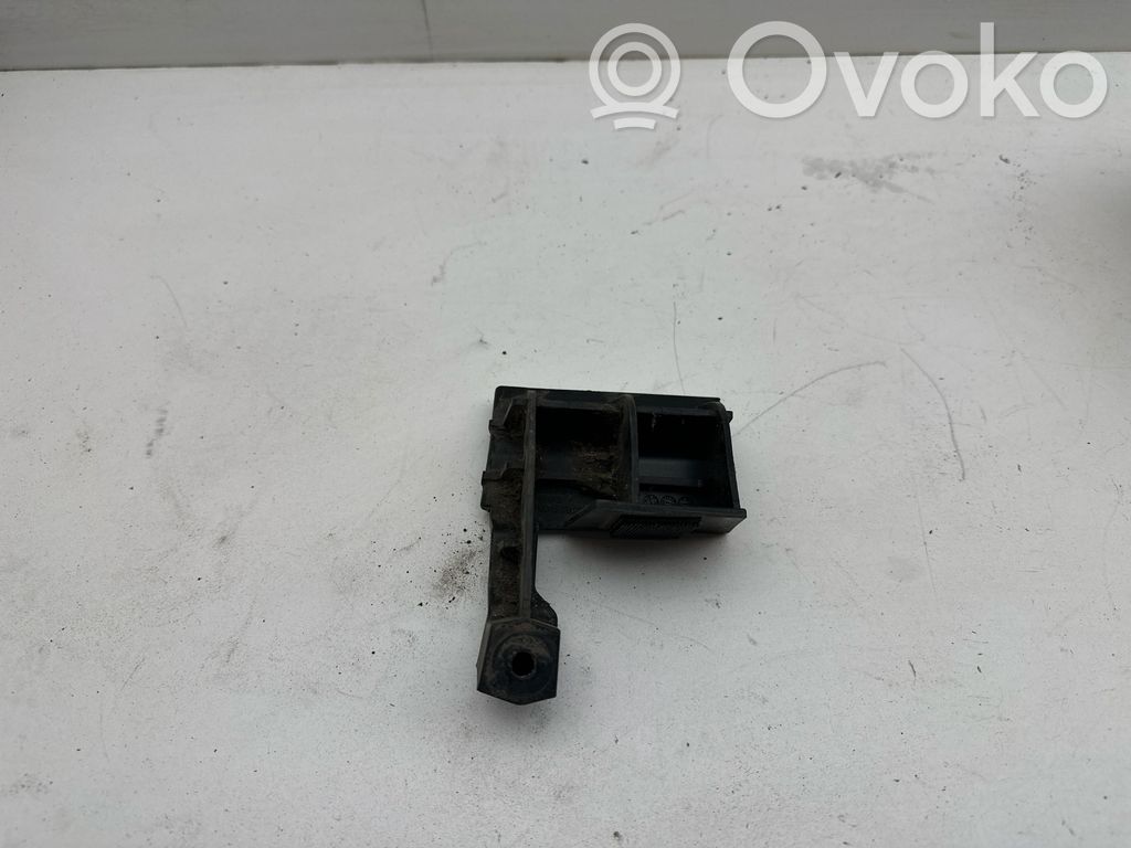 Tesla Model Y Sill supporting ledge 