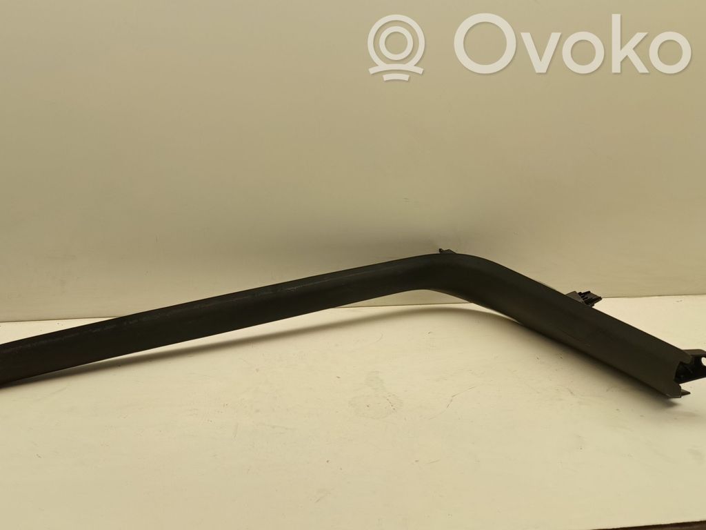 Tesla Model Y Pilar (B) (inferior) 